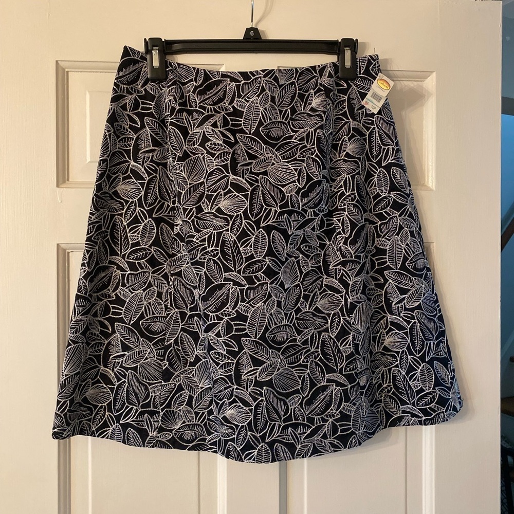Talbots NWT black with white embroidered leaves skirt.  Size 10P